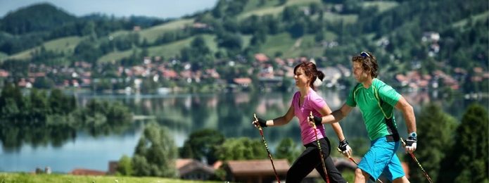 ノルディックウォーキングの効果的な歩き方とは 初心者にもおすすめなポールの選び方も紹介 Run Hack ランハック